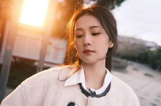 四位当红小花的天价片酬,一天挣的钱要普通人赚一辈子,简直离谱