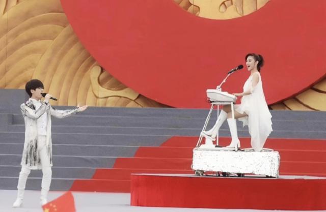 王小玮|王小玮 :因为结婚,反而导致组合分裂,男成员直接消失在人海