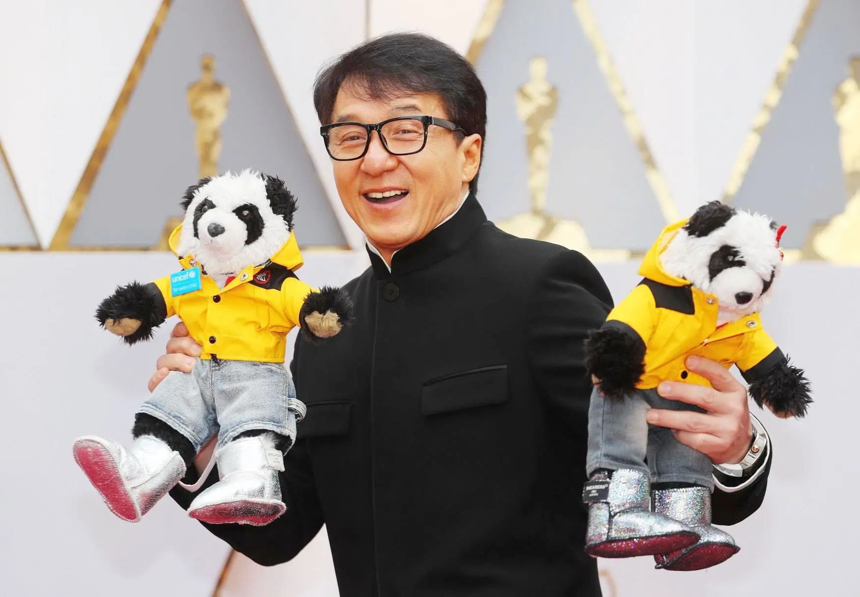 成龙：刚走红时报复性消费，一年吃饭就花1600万元