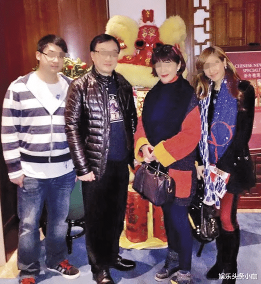 李依琳|豪门千金私密照流出，退圈嫁人了？