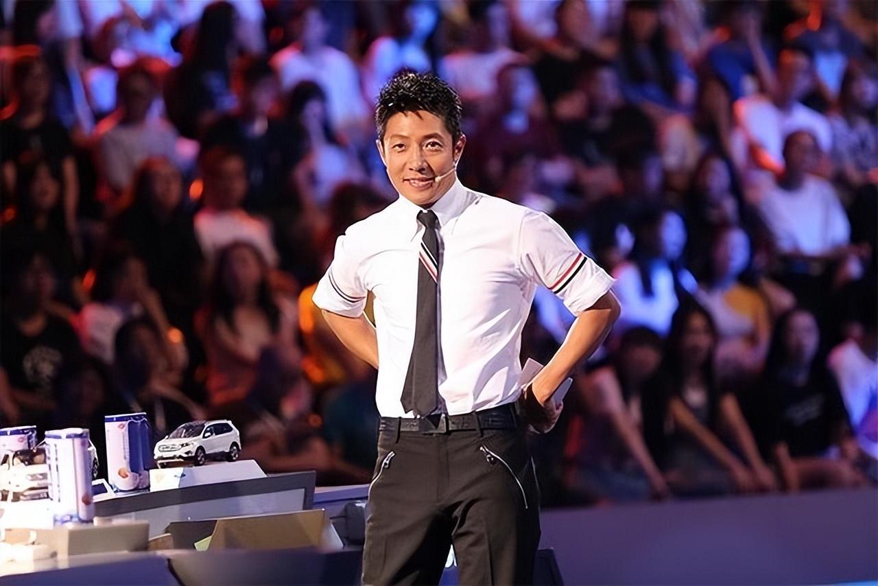 “当众失态”撒贝宁:央视唯一一次失控,节目现场与女警官争吵