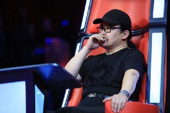 《好声音》改版开播，导师出尽洋相，网友：转一次身要多少钱？