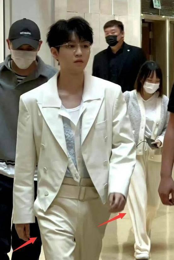 大瓜!王俊凯与经纪人地下恋情被曝光?更多黑料被扒出