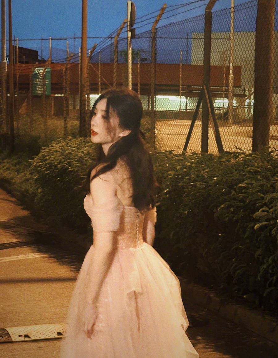 江疏影仙女般的魅力！九宫格工作照告别六月