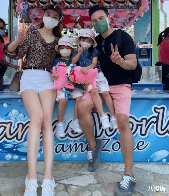 熊黛林全家出游,意外曝光真实身材,俩女儿颜值差异大不像双胞胎