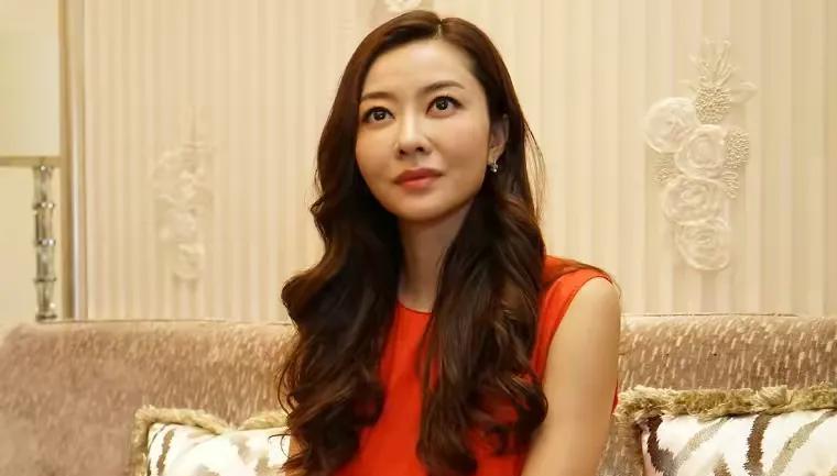 熊黛林惊爆婚变！被最亲的人扒光毫无尊严，7年恩爱婚姻成笑话！