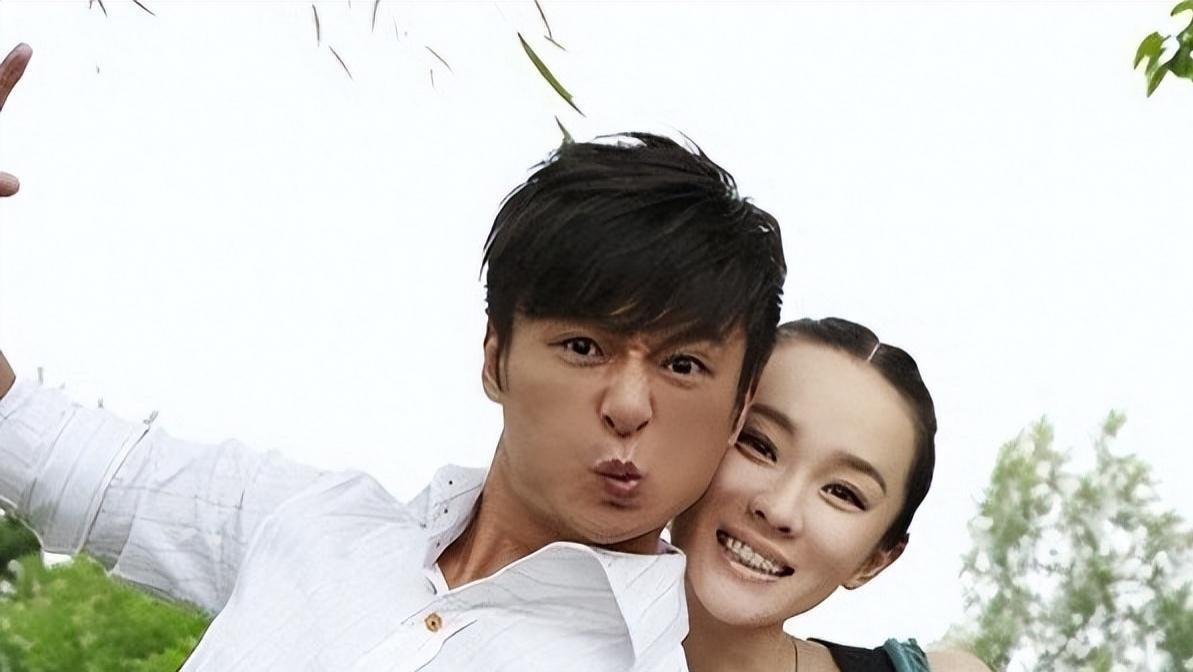 从偶像到“妈宝男”，被亲妈强拆了3段姻缘，如今44岁仍然未婚