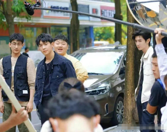 好利来二公子罗成新戏杀青,豪送自家蛋糕,娱乐圈成二代游乐场