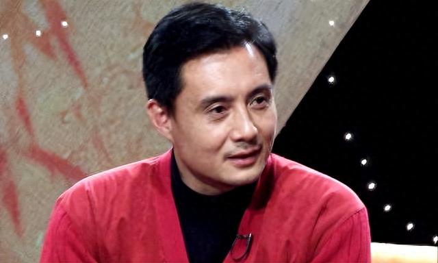 白龙马王伯昭:抛弃流产6次的发妻,和父亲对簿公堂,3婚又遇良人