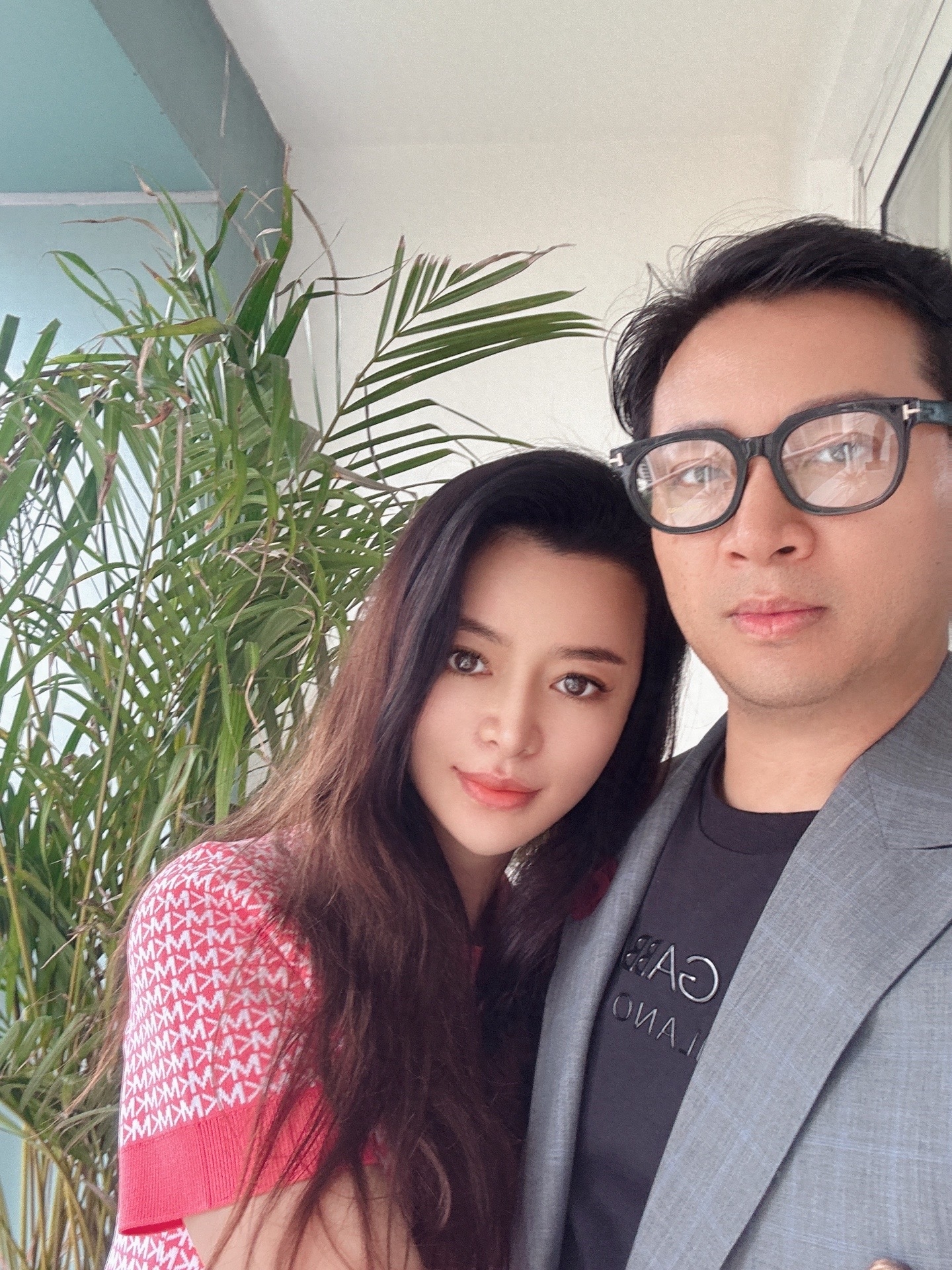 54岁歌手罗中旭被曝婚内出轨,女方公开亲密合影,曝光聊天记录