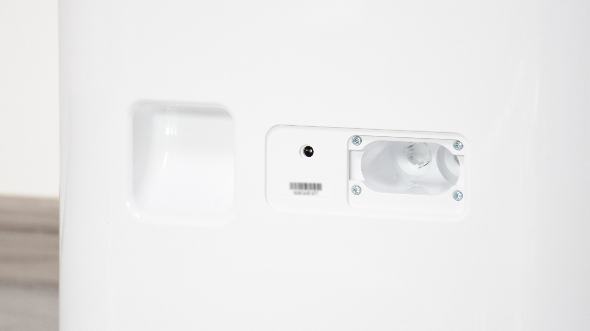 云鲸J3小鲸灵扫拖一体机：全自动“鲸灵托管”，充电清洁二合一