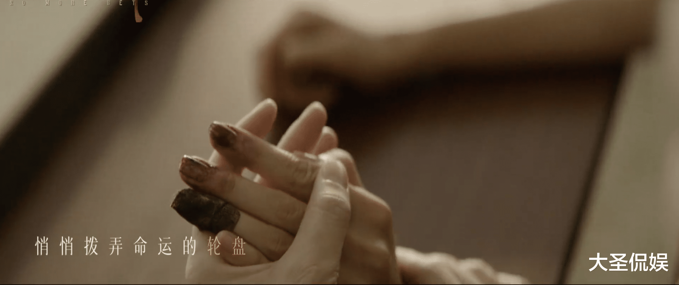 《孤注一掷》不敢播的几分钟,才是万千金晨的悲哀,“跪下”不算啥