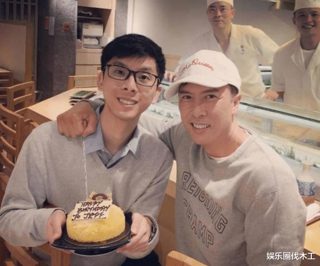 甄子丹60大寿众星齐聚,女儿宣布歌手出道,前妻儿子罕见露面