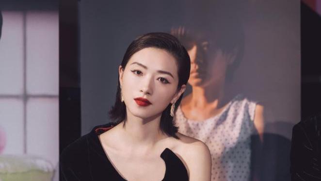 短发 锁骨发out了！夏季短发像万茜这么剪，干练个性，想换发型别错过