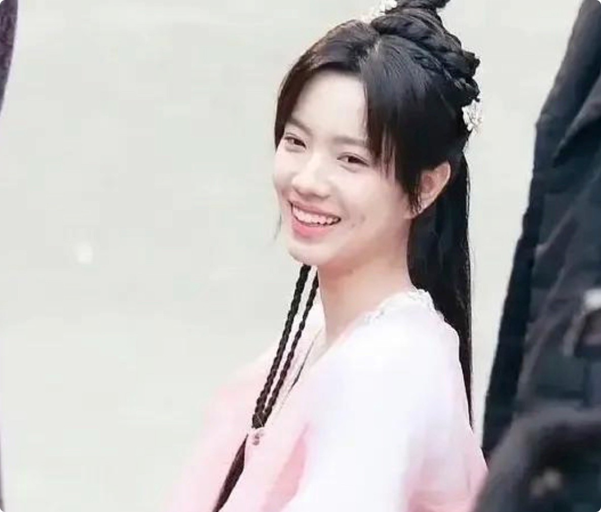 央视高调预热！肖战王炸大片来袭，女主颜值令人难以忍受