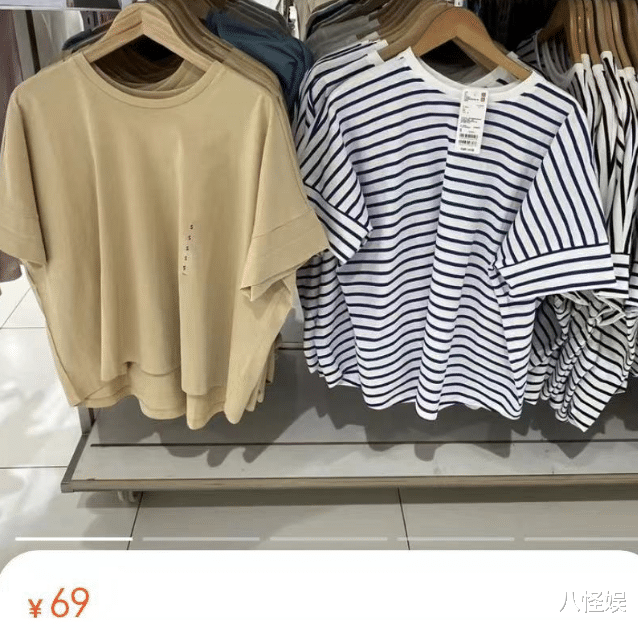 53岁宣萱看展，穿几十元T恤超朴素，真人获赞比年纪倒过来还年轻