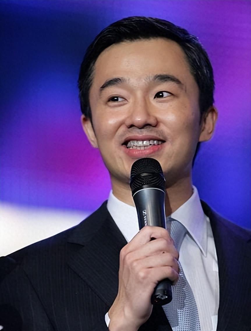 程雷和妻子王萌萌的感情,虽年纪相差18岁,但依旧甜蜜如初