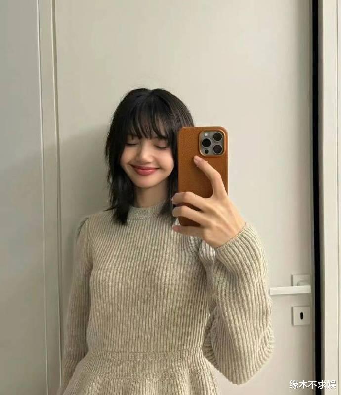 Lisa逛LV被偶遇,保镖陪同太霸气,头发毛糙,穿搭邋里邋遢引争议