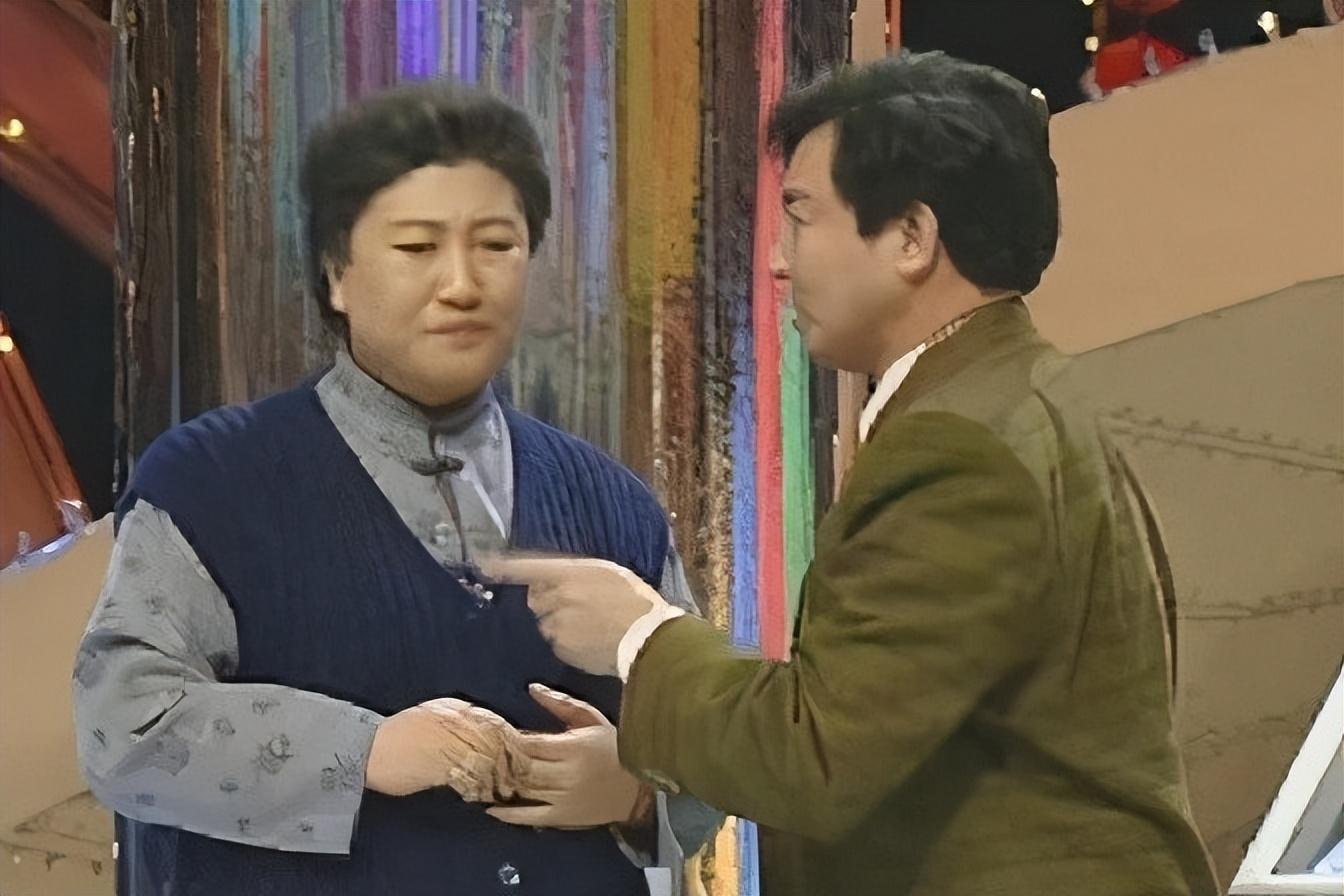 吴倩|老艺术家何庆魁: 75岁高龄, 被儿子爆料\他嫖不动了, 每月1万就够用了\