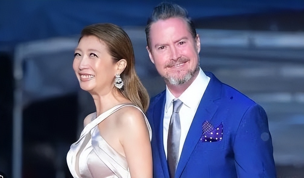 出狱卖惨?发疯咬人?黄嘉千怒斥夏克立的说谎行为