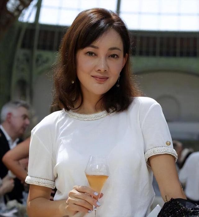 表面是娇滴滴小白花，实则都是“酒蒙子”，这几位女星太过于剽悍