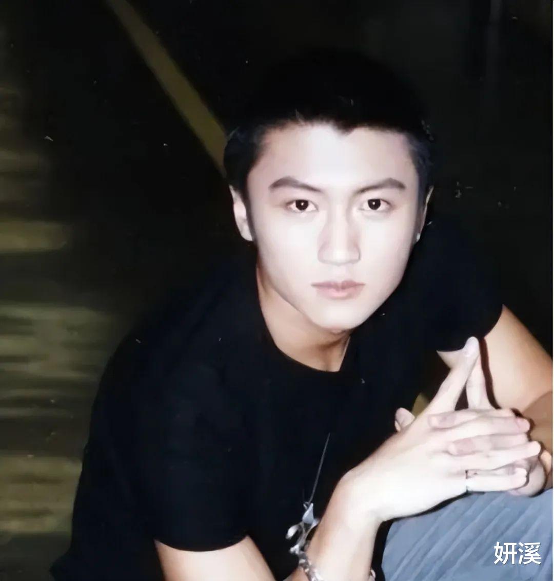 43岁谢霆锋对比43岁陈冠希，骨相老去和皮相老去的差距天壤之别