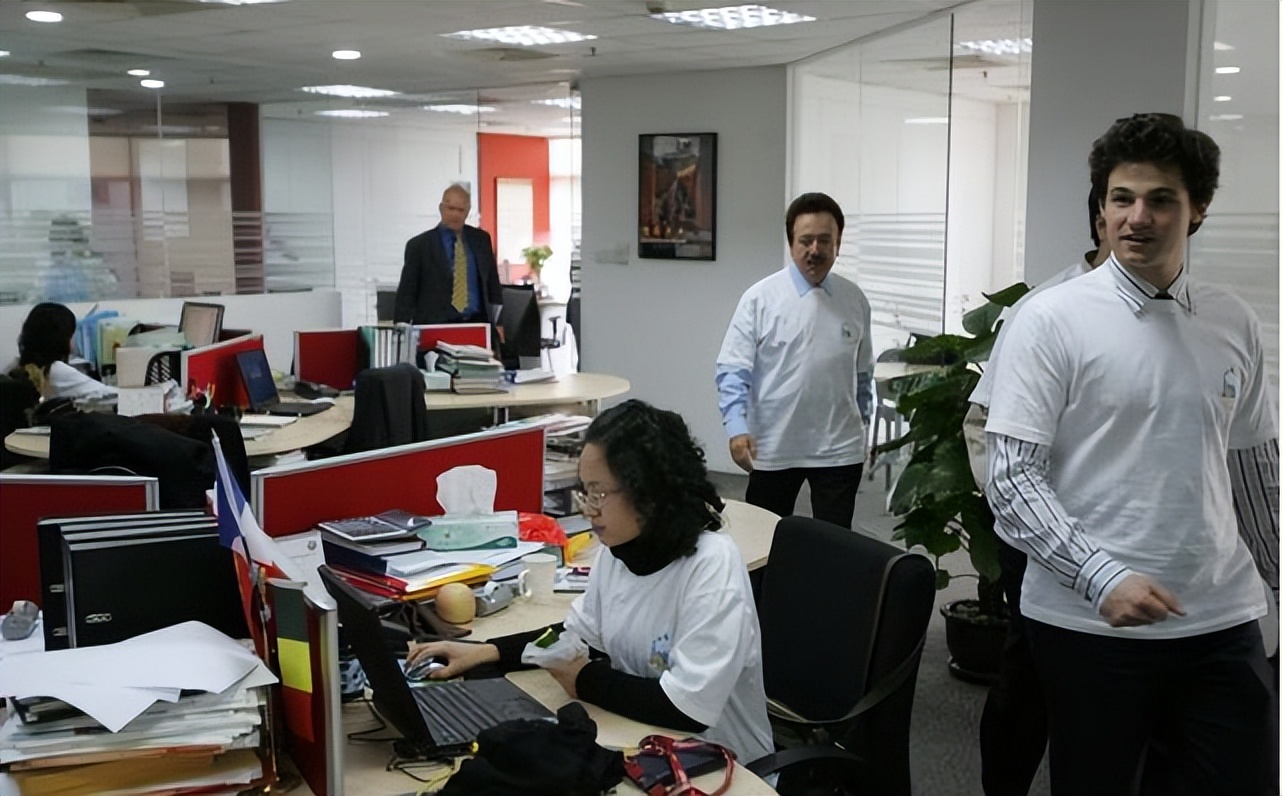 老板宣布年终奖年后发放,10年老员工带头辞职,一周后大家全懵了