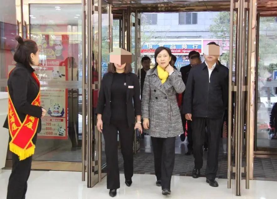 美容 破格提拔的“女老虎”落马，靠美貌掌握了男领导软肋，却毁于美貌