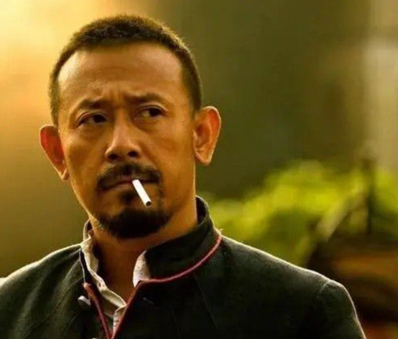 爱过宁静、与刘晓庆因戏生情的姜文，却被一个“悍妇”拿捏一辈子