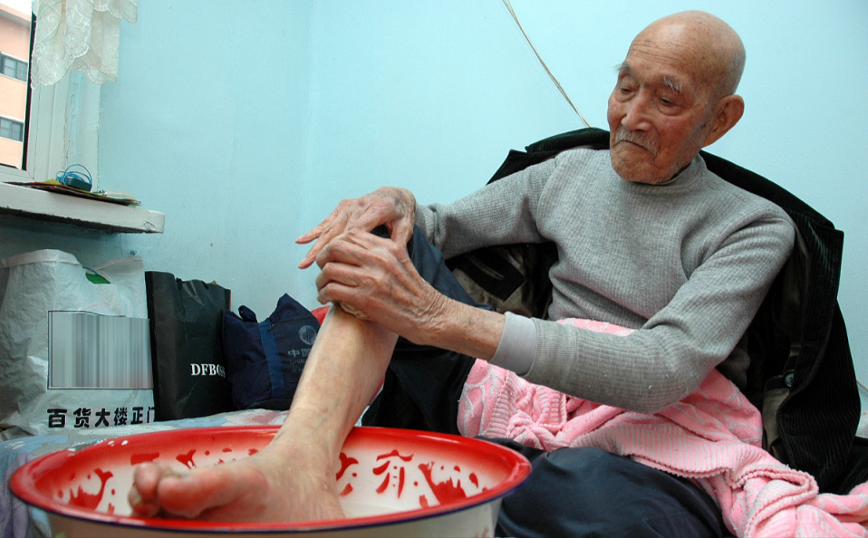 建议中老年人：生活中坚持4个“懒习惯”，或会让你成为长寿人选