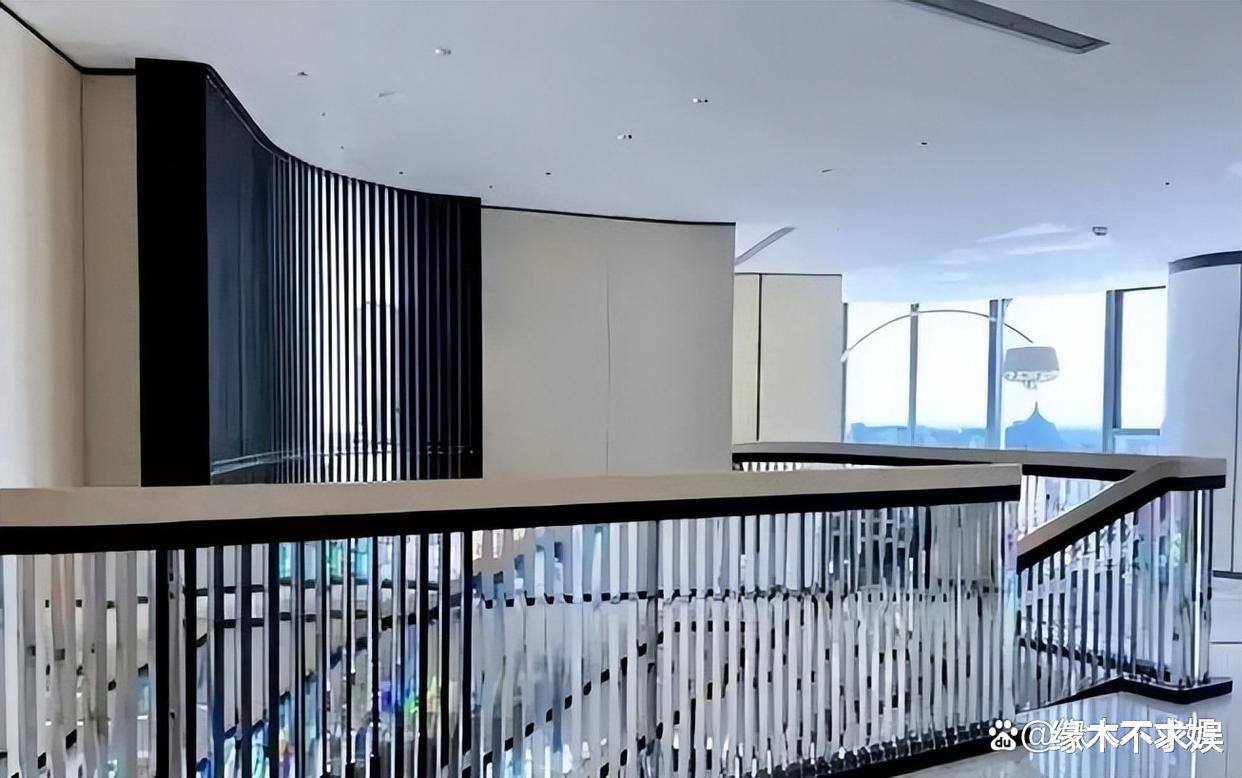 曝Angelababy出售5亿豪宅，托前夫打点关系，黄晓明私下人品曝光