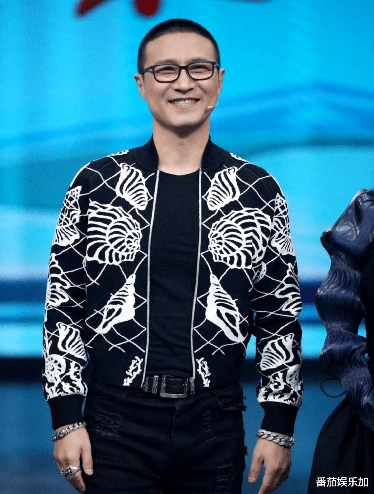 知名歌手汪峰发声：“我们之间没有是非对错之争”，评论区沦陷