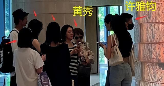 曝许雅钧夺财政大权，带全家接私生子认祖归宗，小S冷脸像被控制