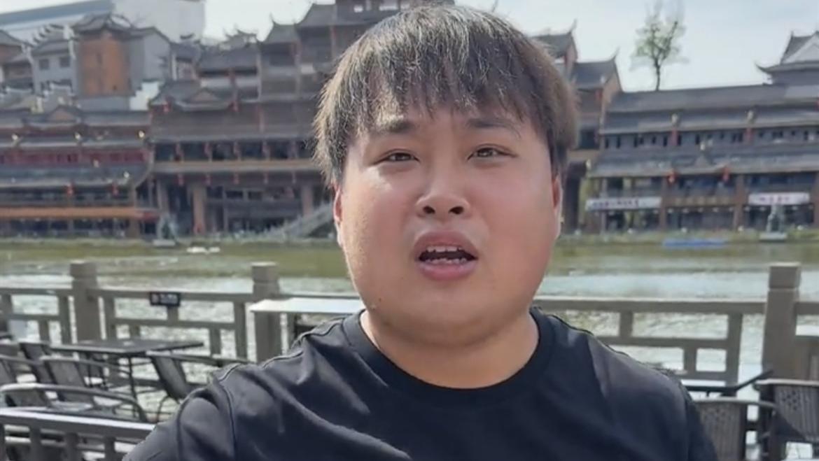 柯以敏遭怒怼后转移新战场！收网红李炮儿做学生，玩转流量手段高