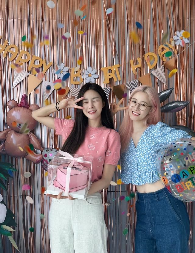 汪涵|沈梦辰豪宅庆生!抱枕6000多,汪涵胡子花白眼袋明显,不见杜海涛