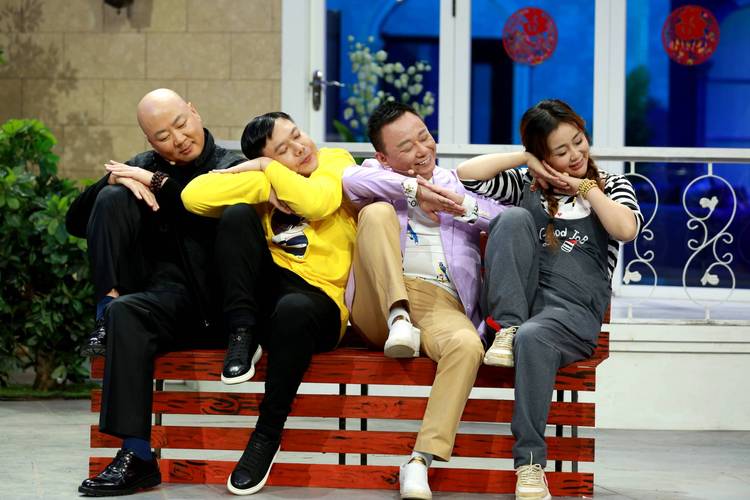 春晚|21次登春晚,因8个字被索赔1亿,57岁未婚无子的郭冬临痛并快乐着