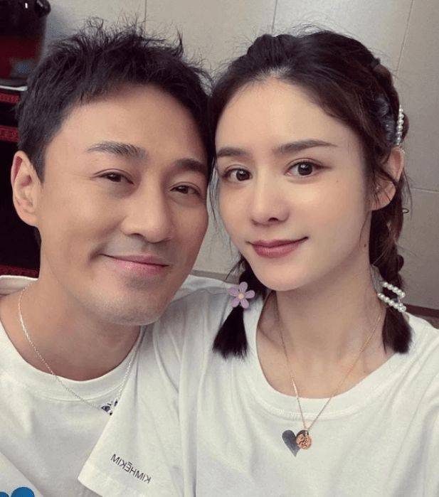 林峯与张馨月共同庆祝了他们的结婚四周年!