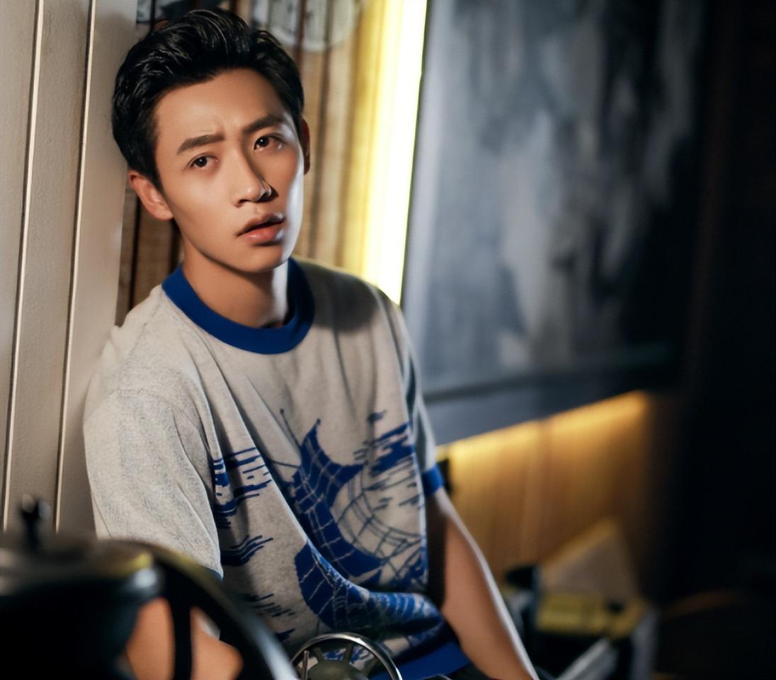 事实证明，“面包和爱情兼顾”的魏晨，才是真正的“人间清醒”