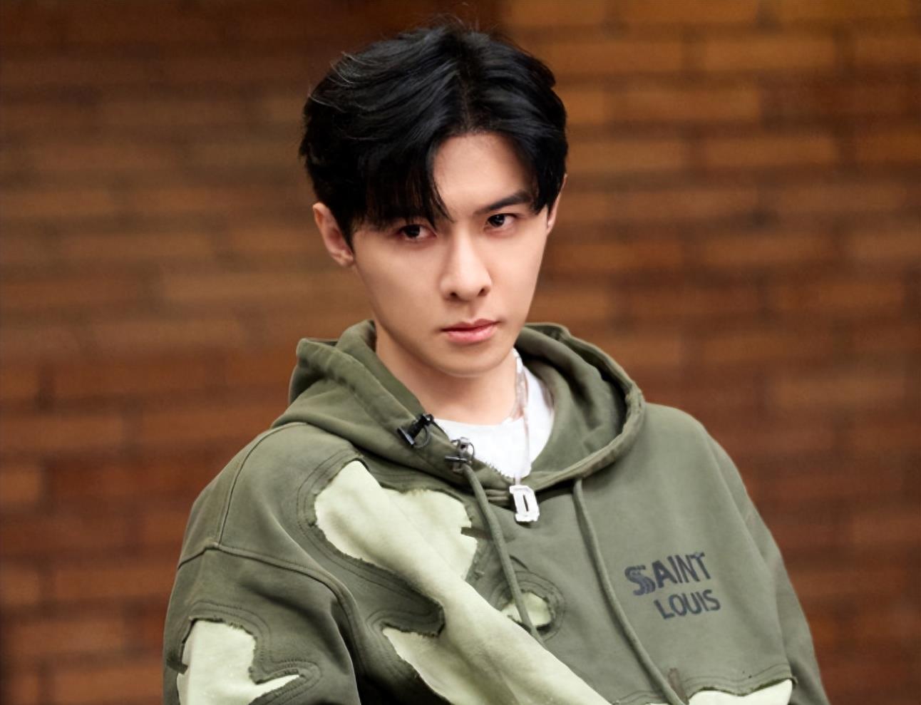 心狠的唐禹哲告诉观众，在《披荆斩棘》想生存，抱团是最有没用的