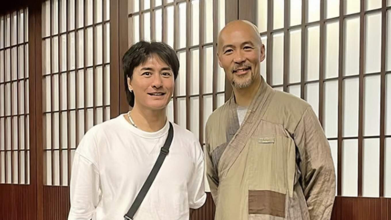 林伟亮|香港知名男星看破红尘出家多年，罕见现身显沧桑，与网友开心合照