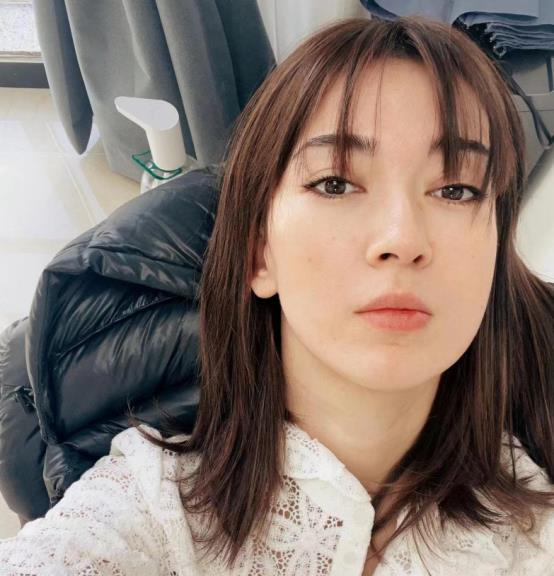 尼格买提·热合曼|主持人尼格买提深夜伤感发文:你选的你受着,满脸憔悴疑受情伤