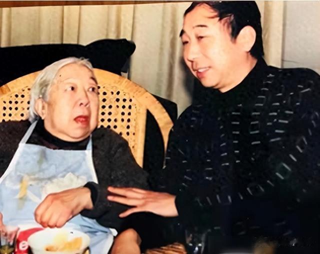 骗了我们40年！原来她是冯巩的妻子，难怪大红大紫