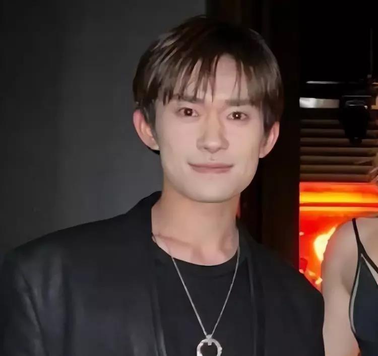 杨超越|好尴尬!baby与谷爱凌拍照只顾自己美,谷爱凌直接曝生图回击