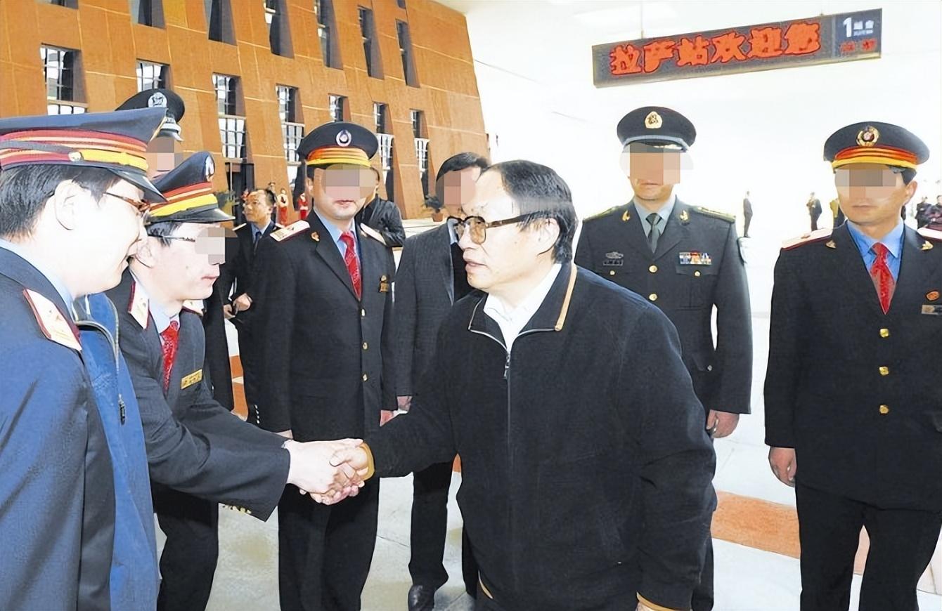 丁羽|湖北“巨贪”落马:敛财30多亿,敛财30亿,靠高官女儿上位!