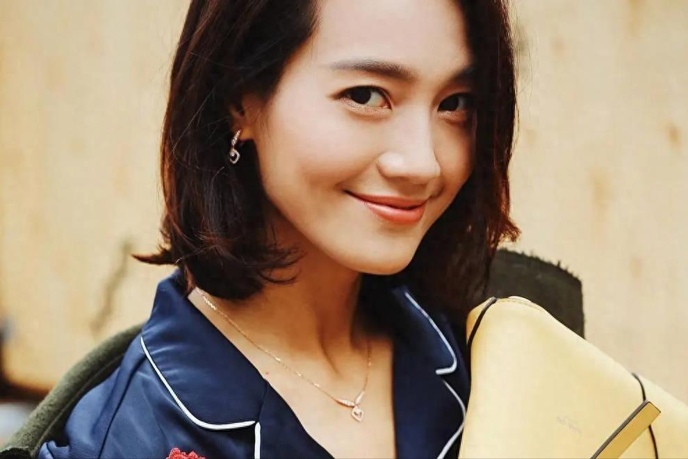 两张全家福,将朱丹与章子怡截然相反的婚姻状态,体现得淋漓尽致