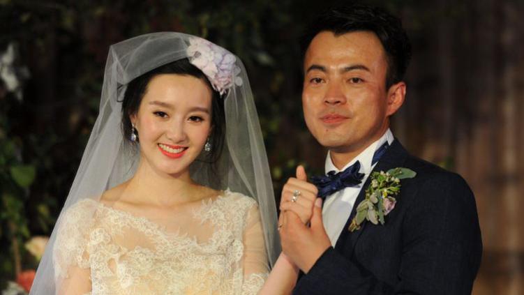 叶舒华|《狂飙》6大反派：戏里长得奇形怪状，戏外娶貌美娇妻，个个幸福