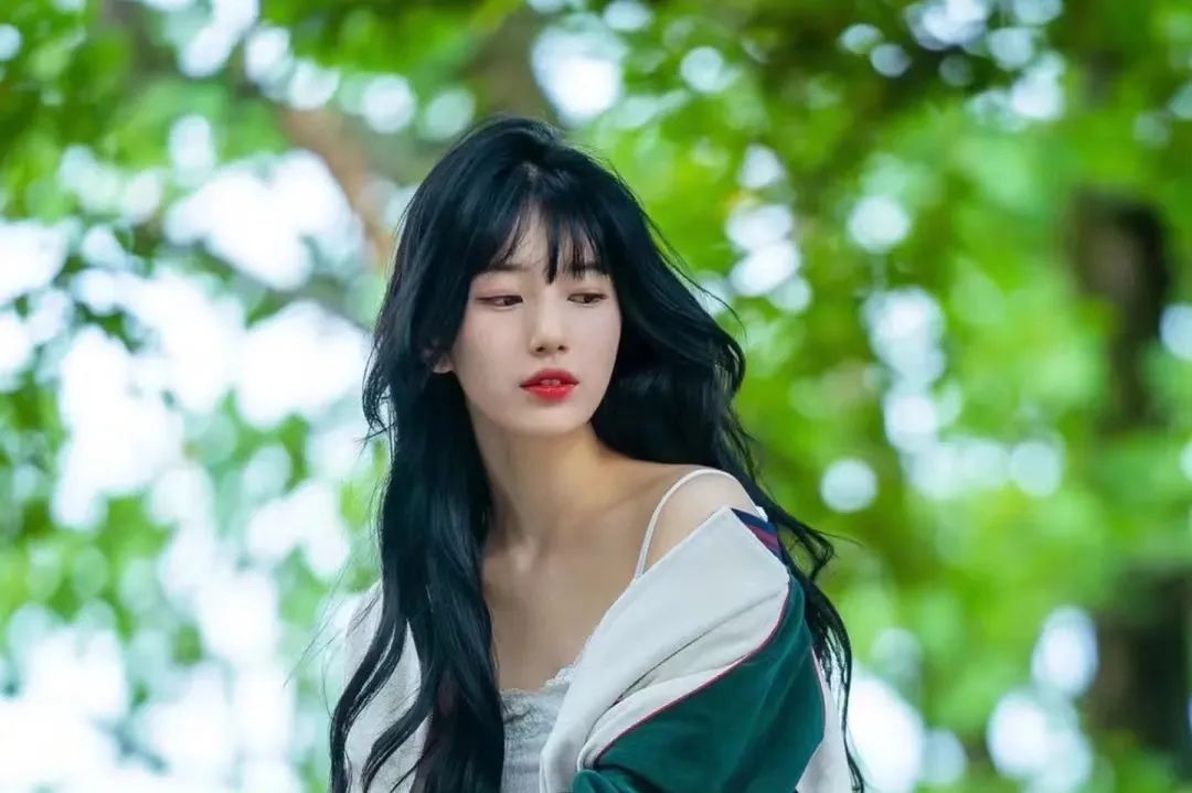 内娱抄她脸的都火了，她自己却沦落到和馒头脸普男拍烂剧？