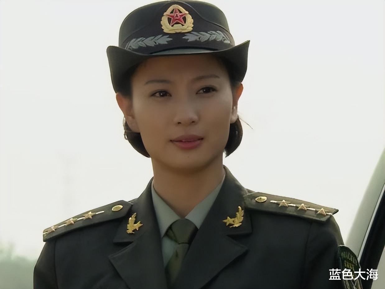 颜丙燕|没女警气质别硬演警花，这6位女演员把女警演活了