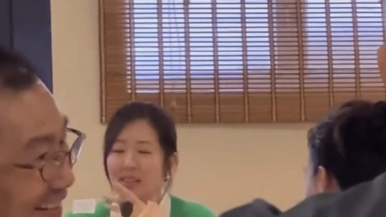 唐诗咏|TVB离巢视后与异性合体庆生！餐厅被偶遇，两人关系引猜测