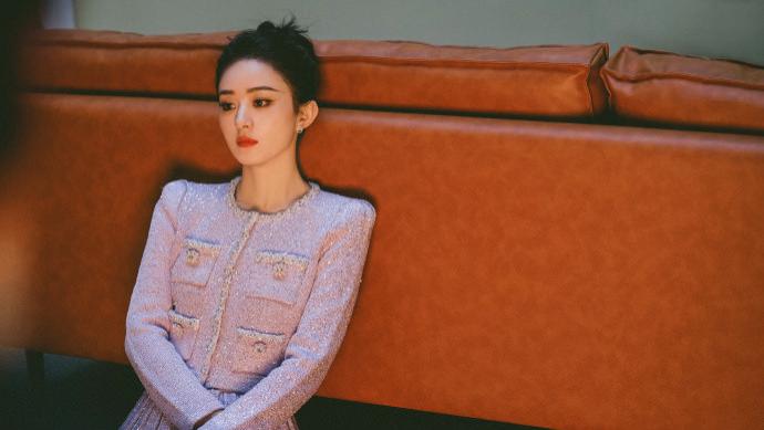 赵丽颖|赵丽颖工作室晒照遭吐槽，再晒美照清纯温柔，五官精致如初恋